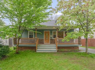 29 Fichter St, Bloomingdale, NJ 07403