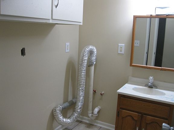 4th image of 1511 Evans Ave