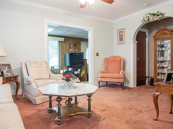 Lr facing front of house