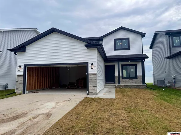 10526 S 76th St, Lincoln, NE 68516