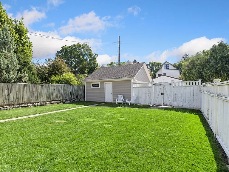 3329 Dupont Ave S — Photo 47