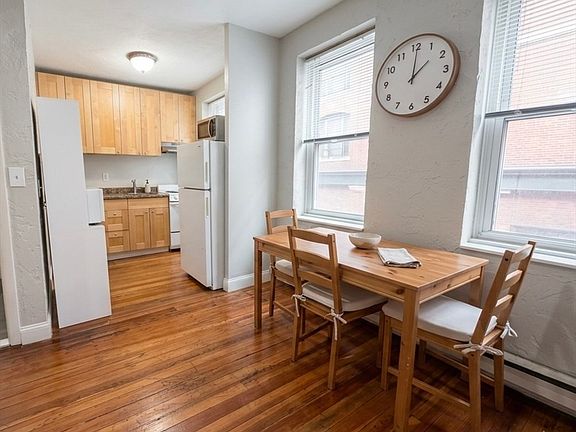 3rd image of 35 Charter St #2