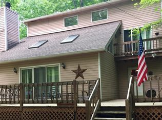 101 Summit Dr, Greentown, PA 18426