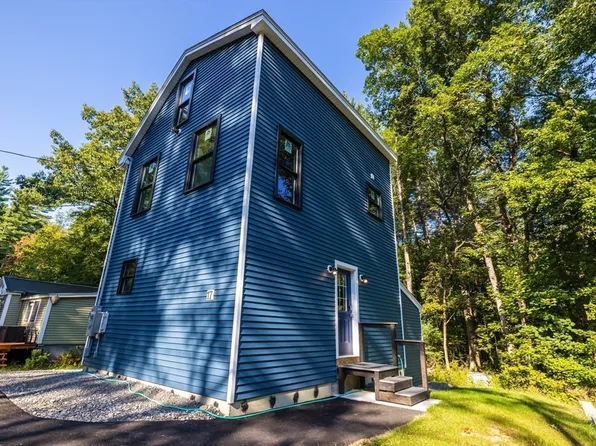 17 Charlestown Pl, Derry, NH 03038