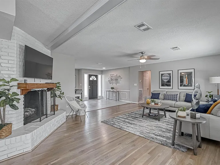 1310 Antigua Ln — Photo 5