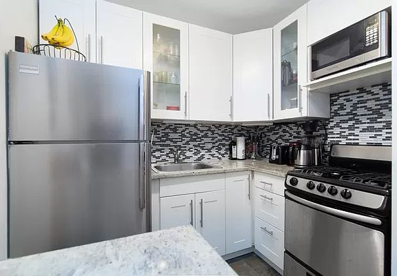 3rd image of 300 E 40th St APT 3A