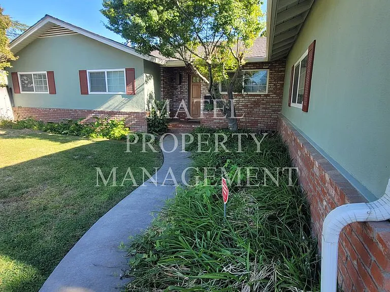 409 Birchwood Ct — Photo 2