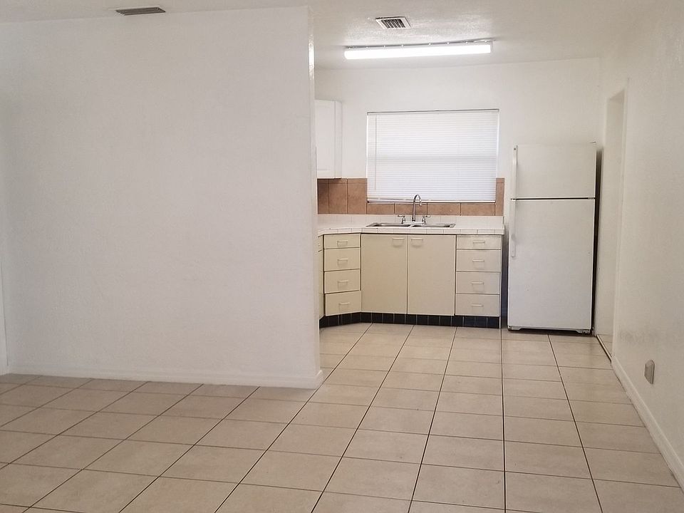 1st image of 700 Flora St
