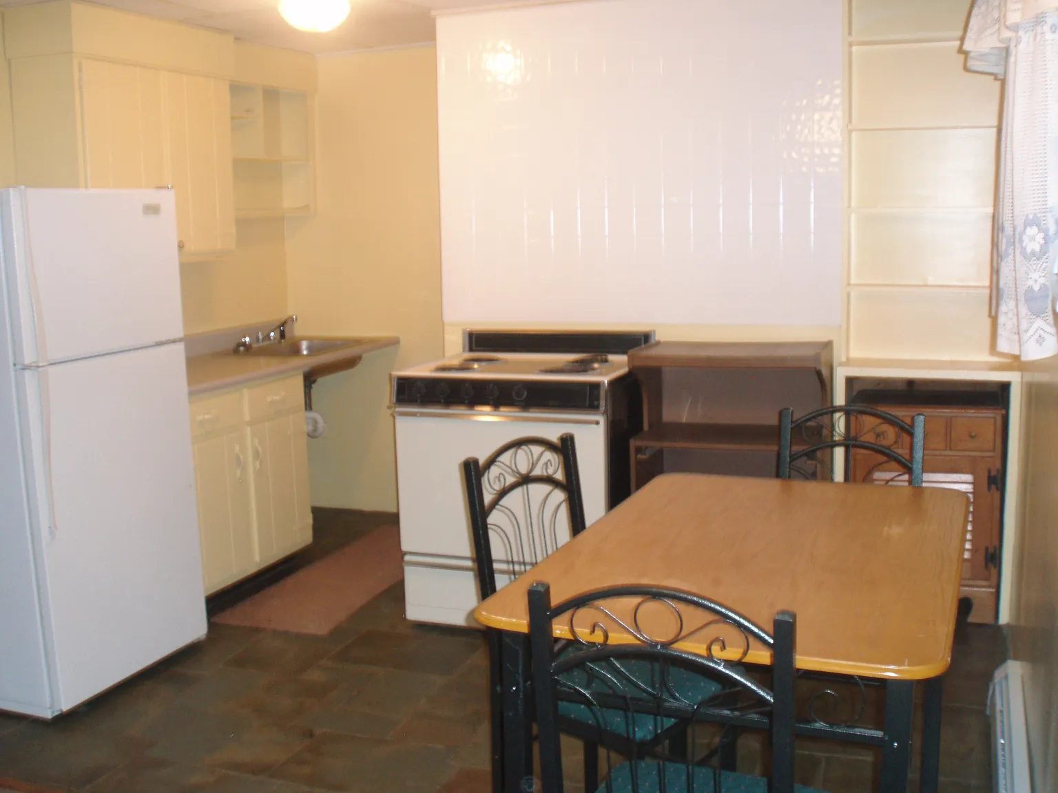 1 bed, 800 sqft, $1,300 — Photo 2