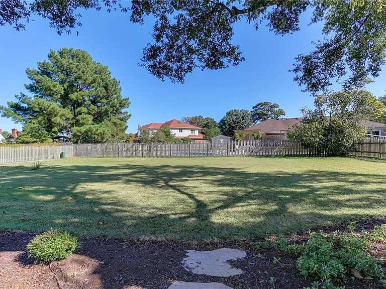 2209 S Pastures Ln — Photo 3