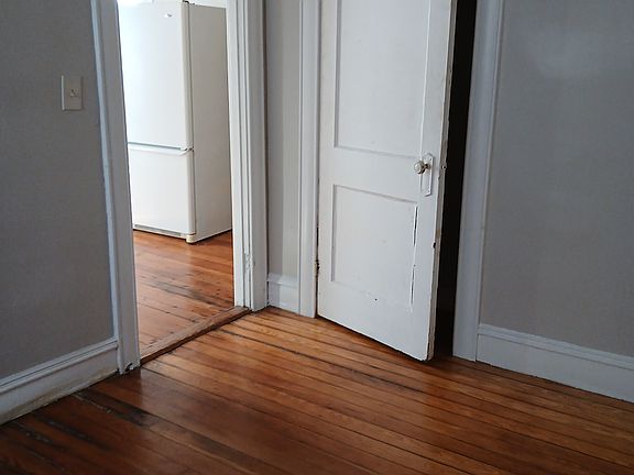 4th image of 229 Rock St