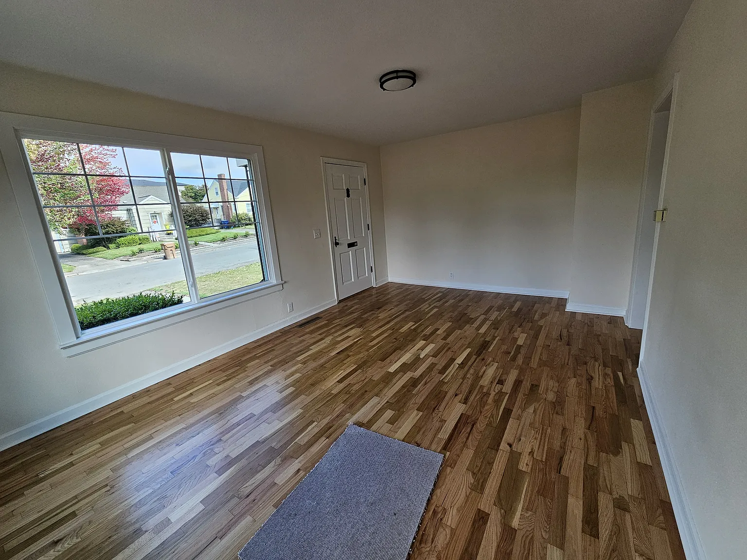 3 bed, 1139 sqft, $2,300 — Photo 4
