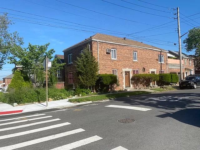 1st image of 2332 Throop Ave
