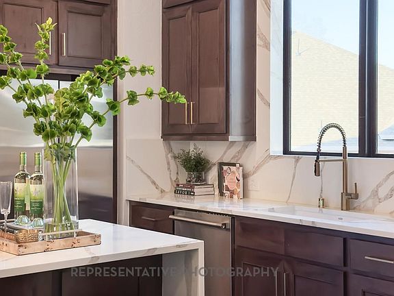 4th image of 2616 Paddington Dr
