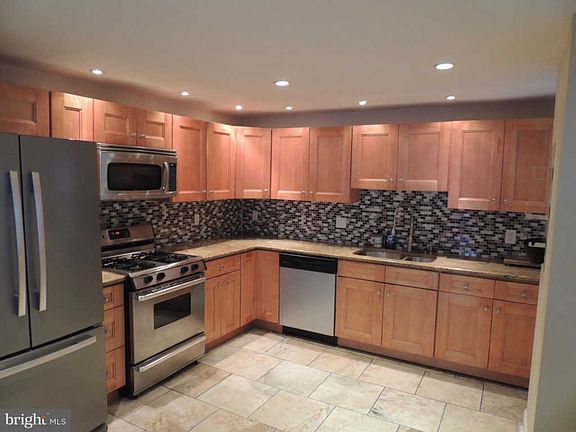 4th image of 936 New Market St #1