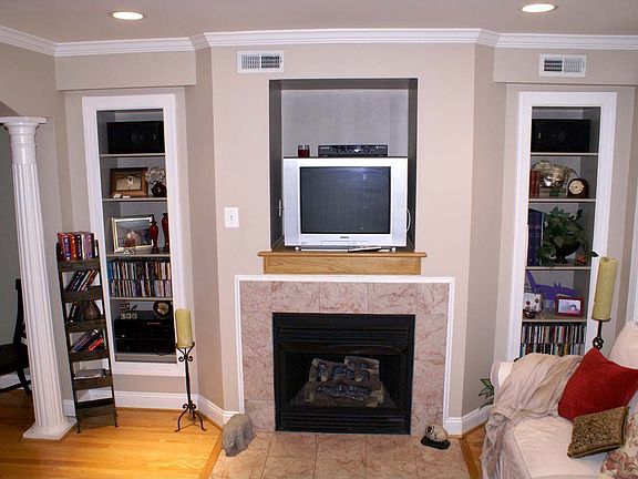 Living Room Gas FP and Built-Ins