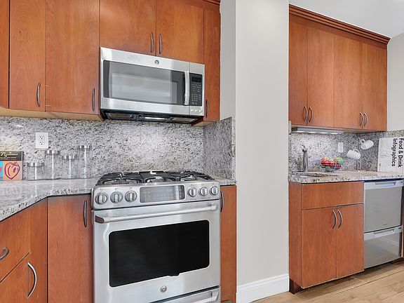 5th image of 425 Central Park W APT 1D