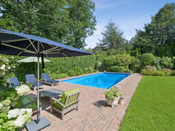 237 Maple Ln, Bridgehampton, NY 11932
