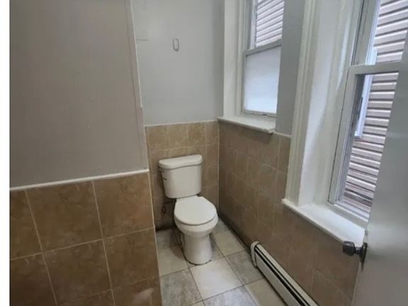 2nd image of 331 E Jersey St #2LL