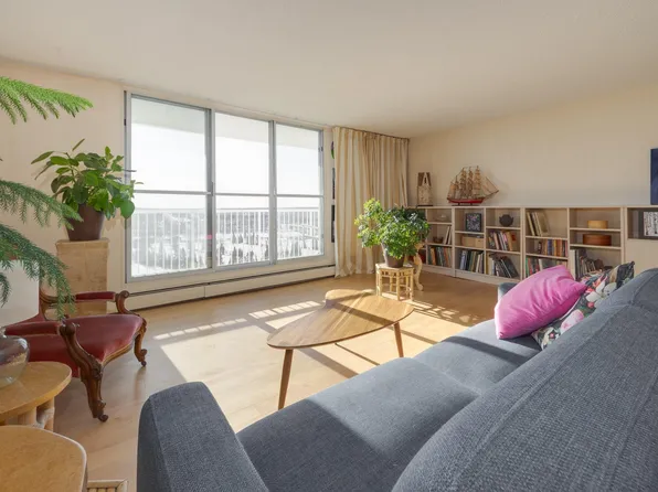 12121 Jasper Ave NW #306, Edmonton, AB T5N 3X7