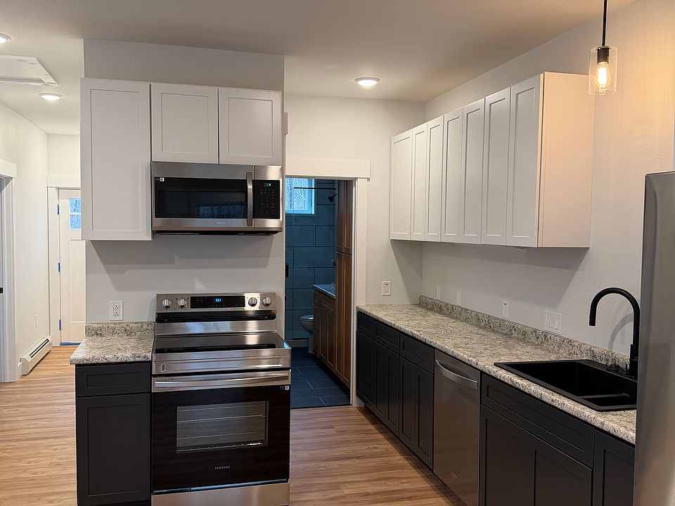 1st image of 516 Marsh Rd #2