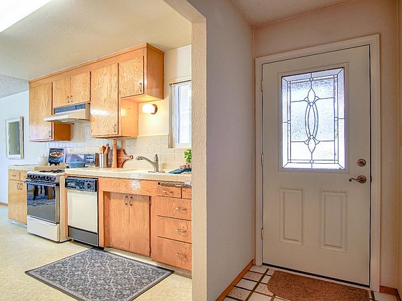 3rd image of 154 Woodcrest Pl