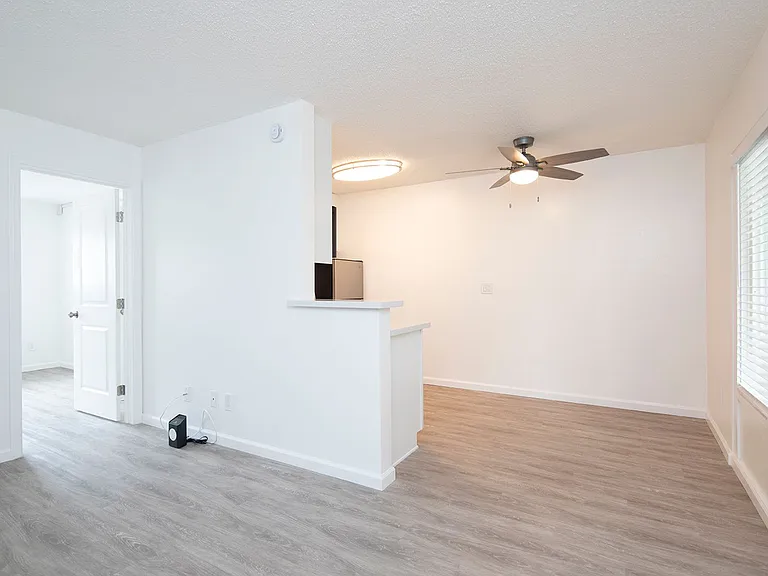 Aztec Pacific Apartments — Photo 25