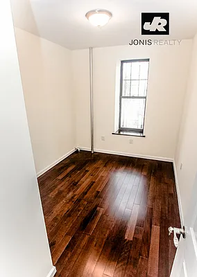 Rented by Jonis Realty | media 17