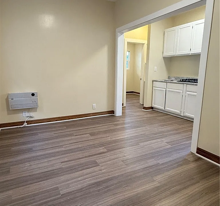 1944 New England St