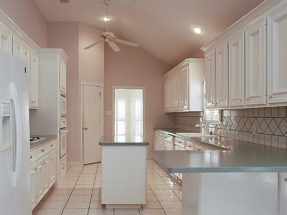 2nd image of 1918 Emerald Green Dr