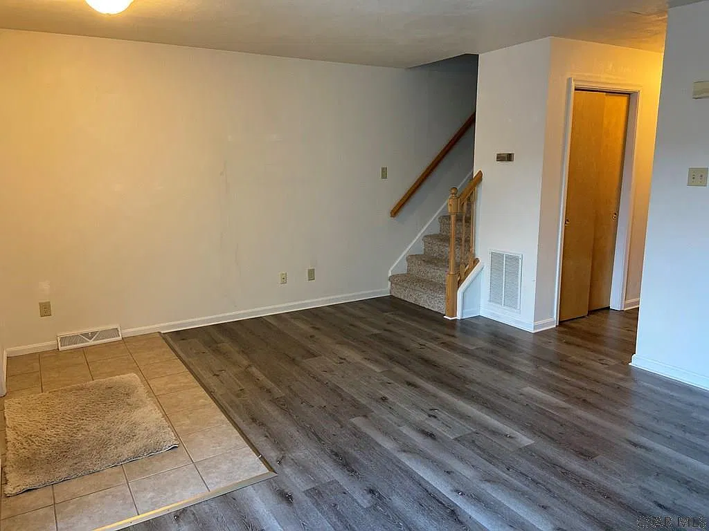 2 bed, 1.5 bath, $1,095 — Photo 4