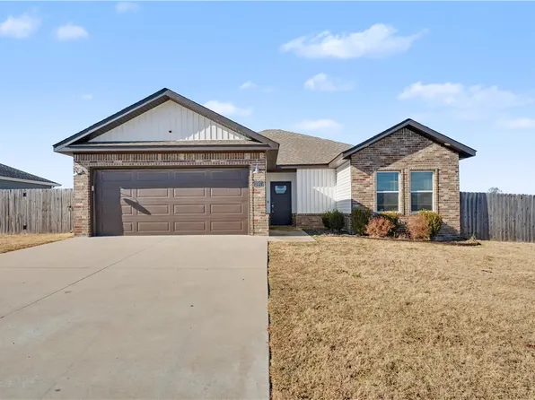 397 N Wyandotte St, Farmington, AR 72730