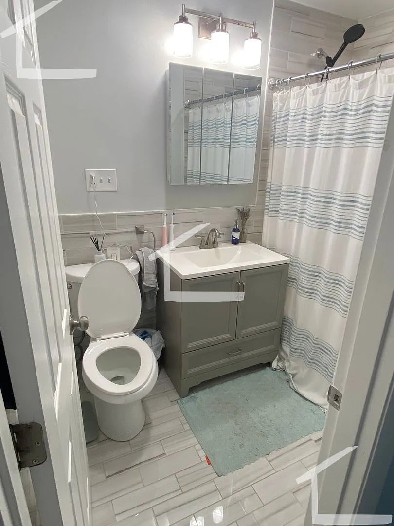 Huge 2 bed condo with parking included! — Photo 4