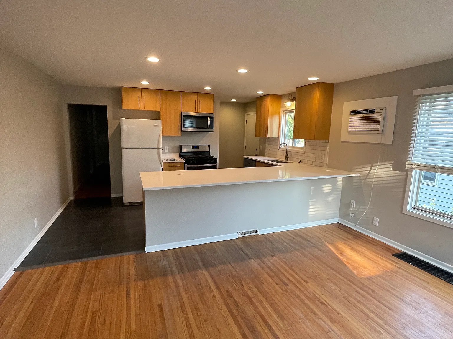 2109 Grand Ave S — Photo 1