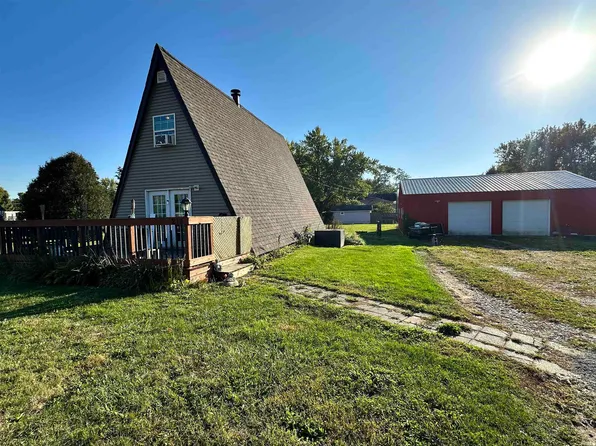 215 E 5th St, Matthews, IN 46957