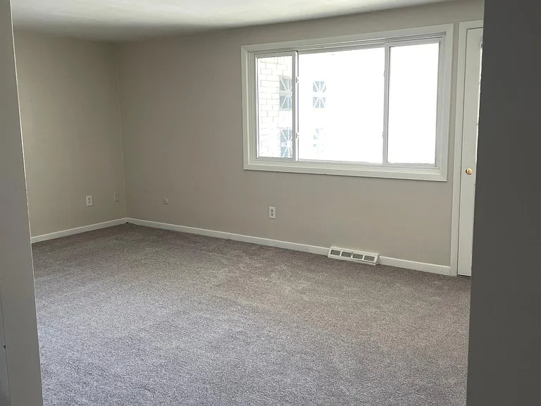 470 Carmen Rd #8 — Photo 10