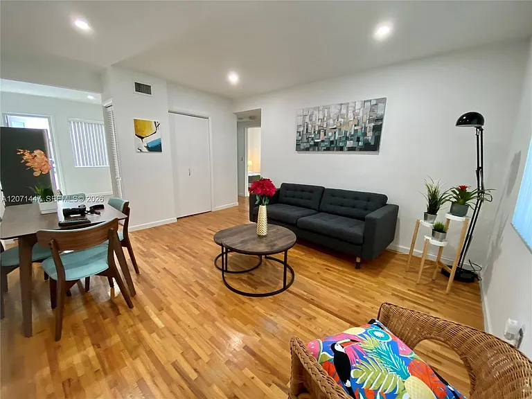 215 Antilla Ave #1 — Photo 1