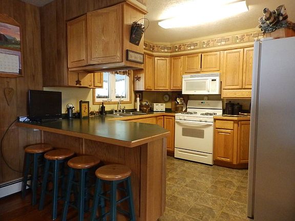 3rd image of 36 Woodland Dr