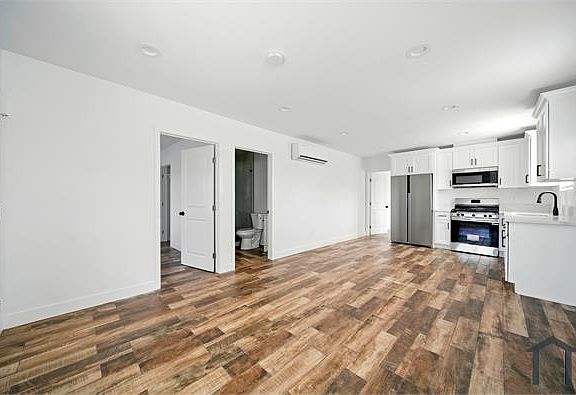 4th image of 523 W 78th St