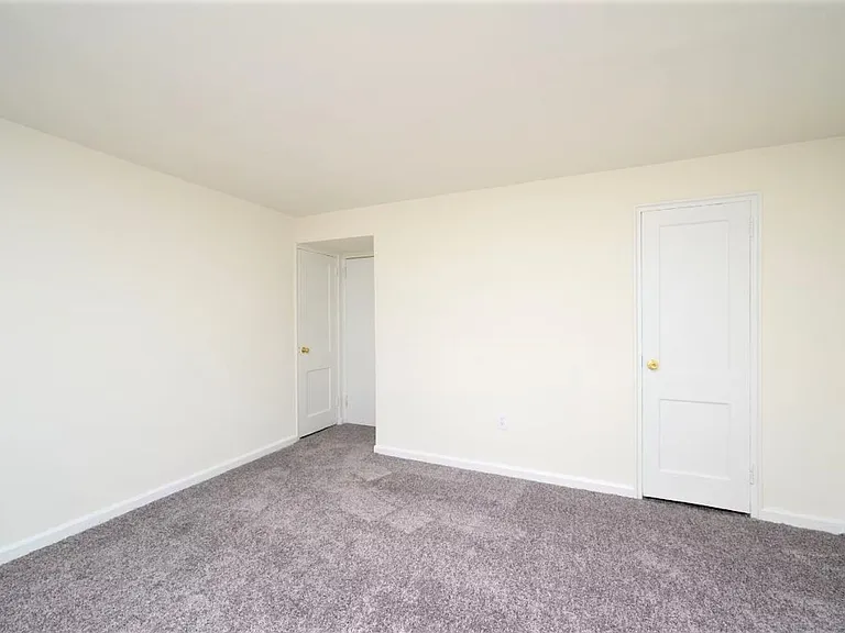 Penzel Manor Apartments — Photo 18