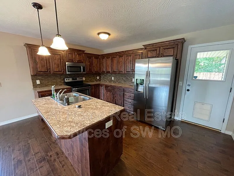 3 bed, 2.0 bath, 1625 sqft, $1,780 — Photo 4