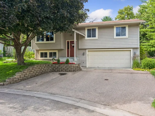 506 Laredo Ln, Chanhassen, MN 55317