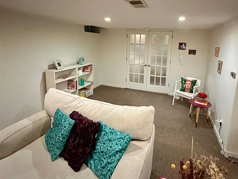 1085 Brooklawn Dr — Photo 3