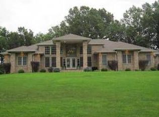 12245 Aran Dr, Marion, IL 62959