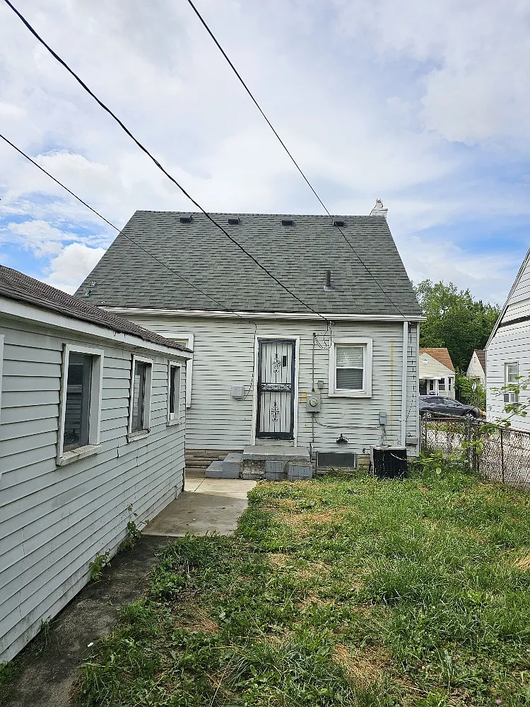 3 bed, 1.5 bath, 1100 sqft, $1,250 — Photo 2