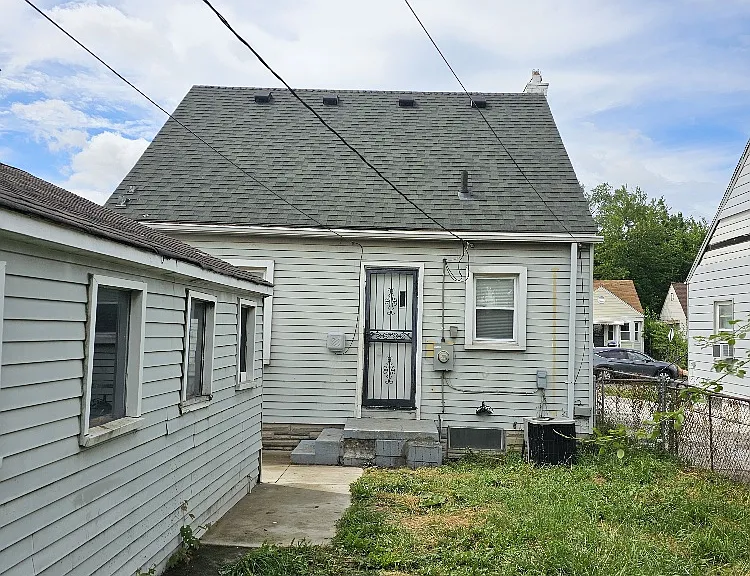 3337 S Bassett St — Photo 2