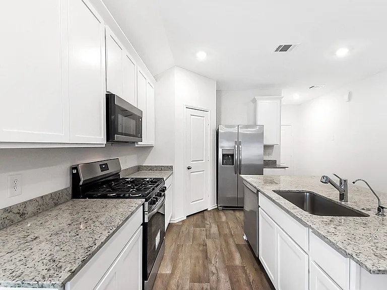3710 Turnpike Dr — Photo 8