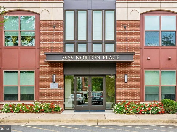 3989 Norton Pl Unit 402, Fairfax, VA 22030