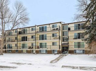 635 N 56th Ave SW #302, Calgary, AB T2V 0G9