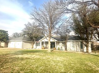 206 Navasota Dr, Plainview, TX 79072